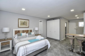29 Sandringham Mouille Point